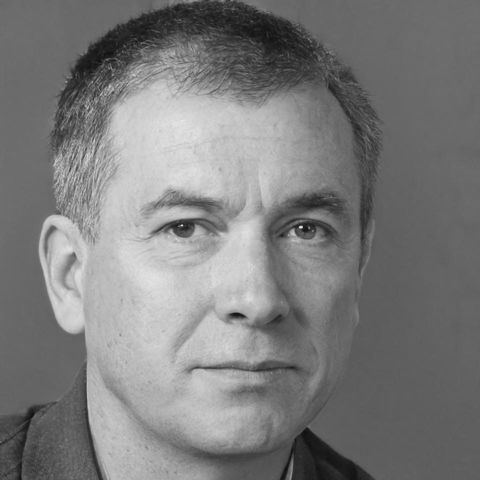 Financial education expert and instructor specializing in inflation impact analysis and economic education